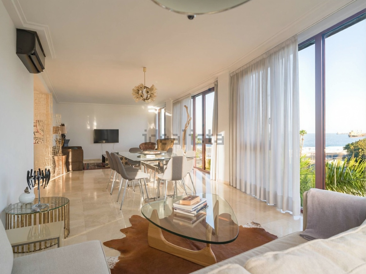 Beachfront flat in Las Palmas de Gran Canaria — Living room