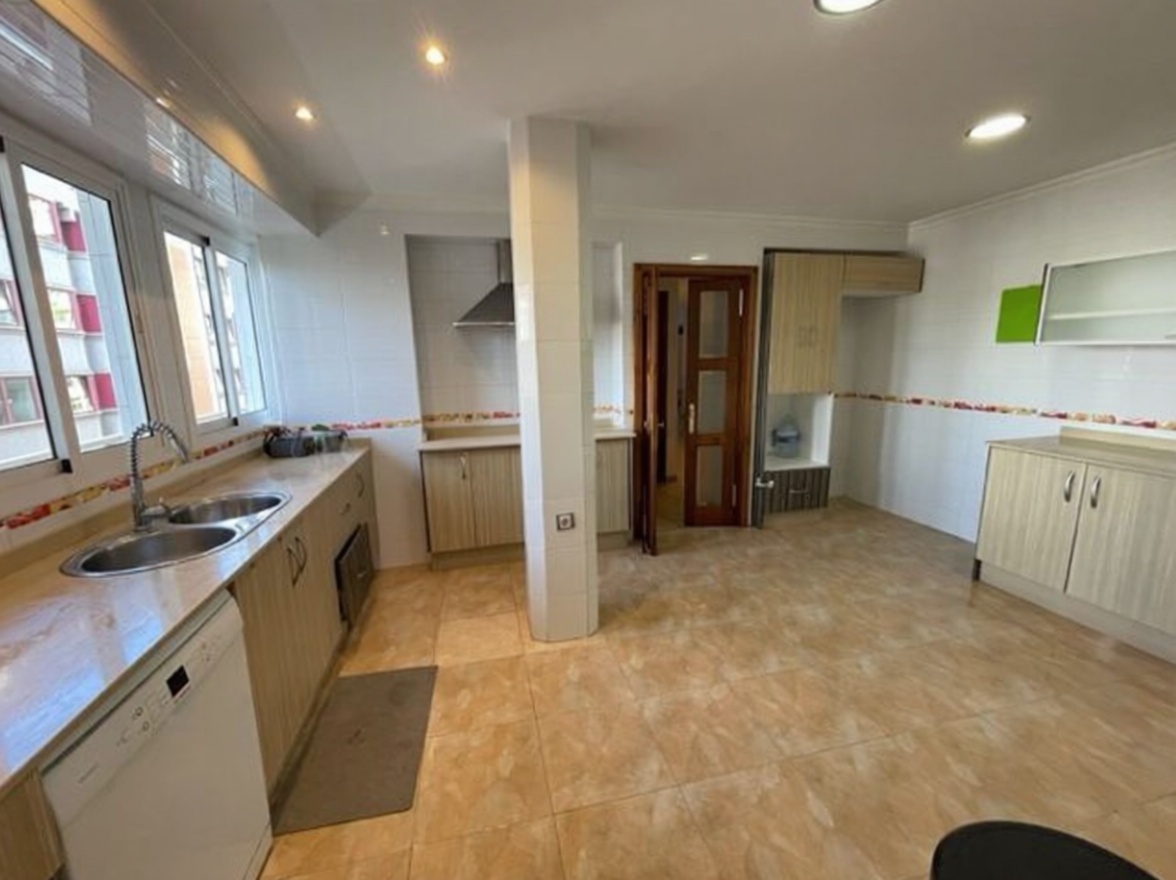 Beachfront flat in Las Palmas de Gran Canaria — Kitchen