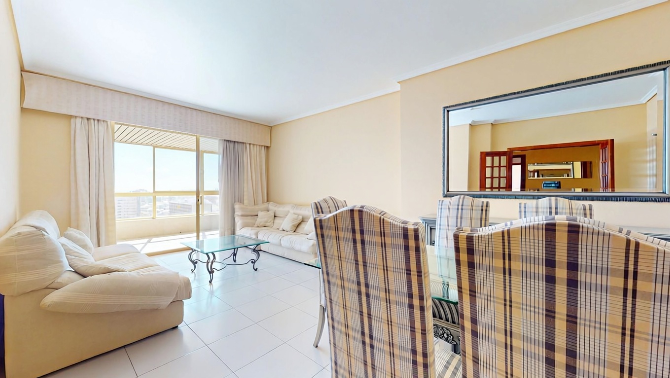 Beachfront flat in Las Palmas de Gran Canaria — Living room