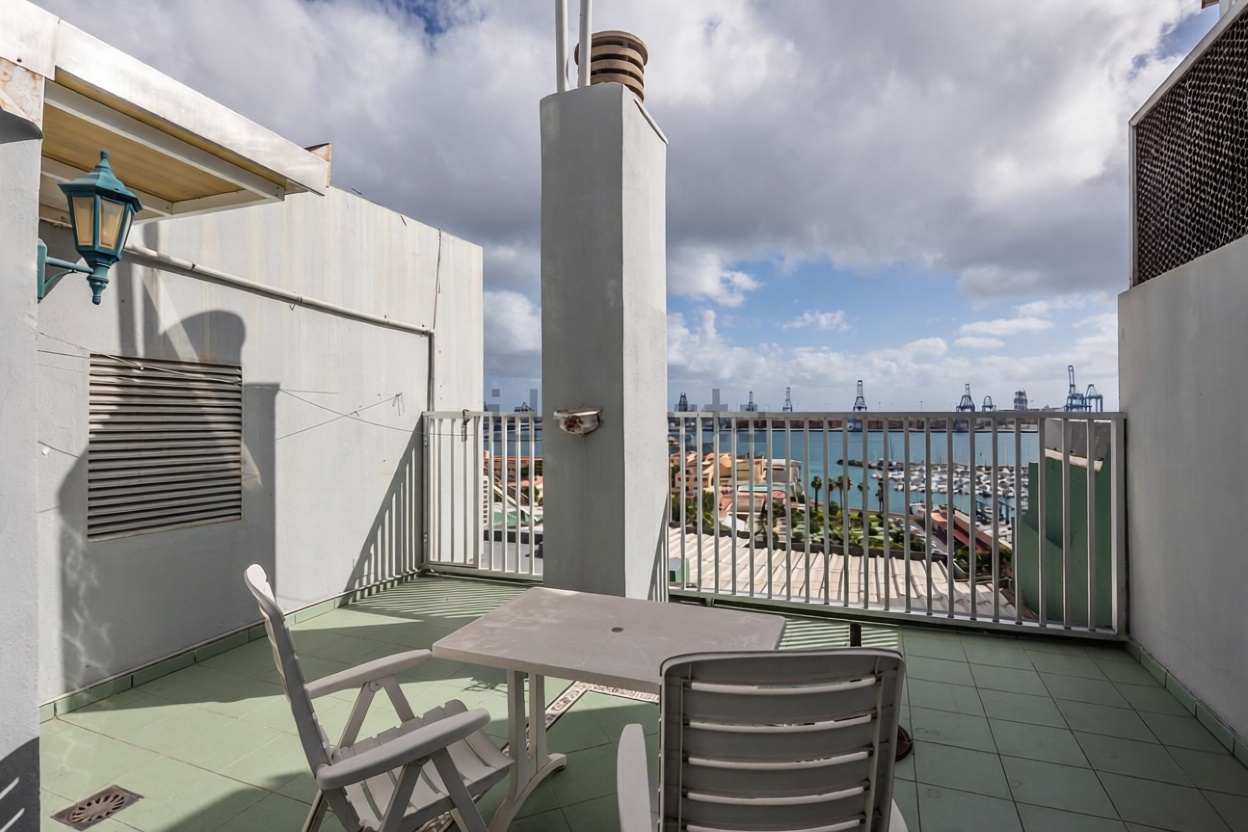 Seafront attic in Las Palmas de Gran Canaria — Sea terrace