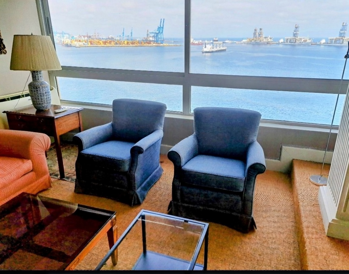 Beachfront flat in Las Palmas de Gran Canaria — Living room