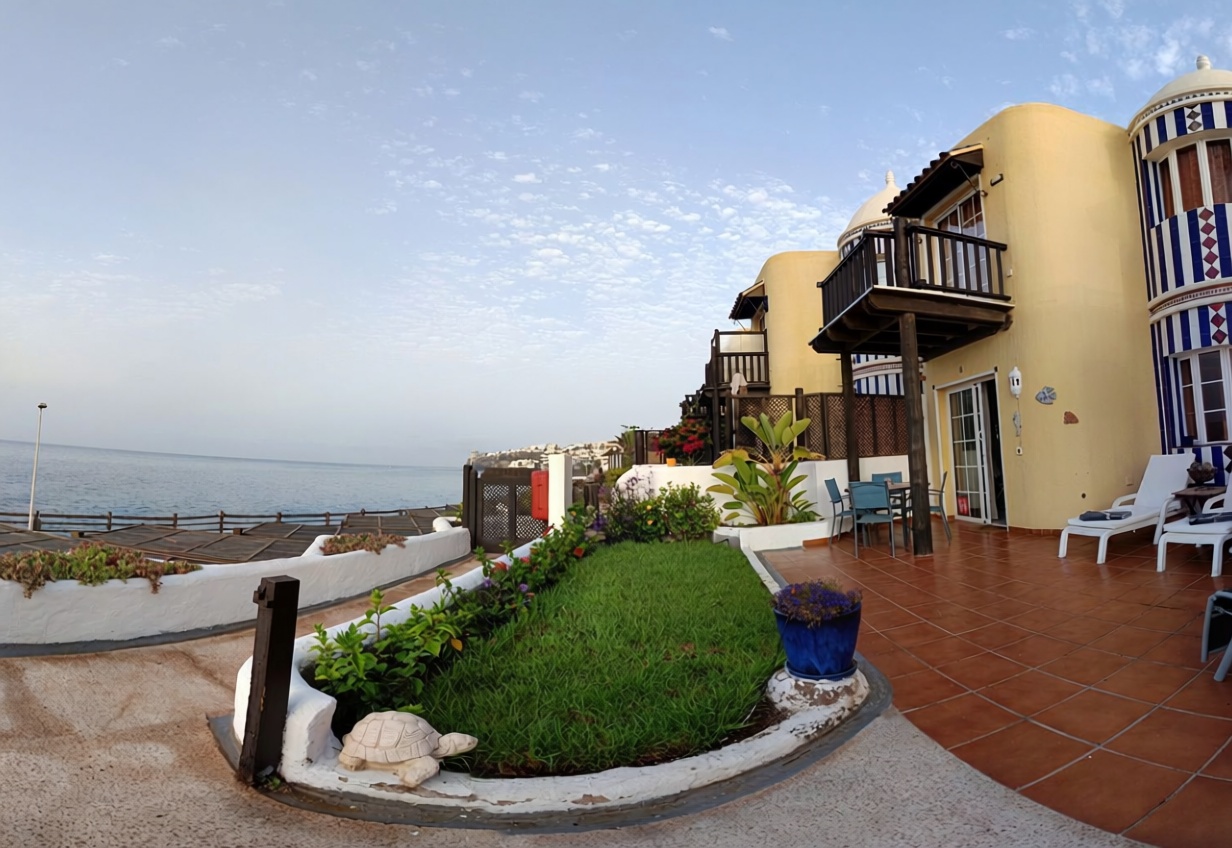Chalet avec accès direct à la plage à San Bartolomé de Tirajana — Terrasse mer