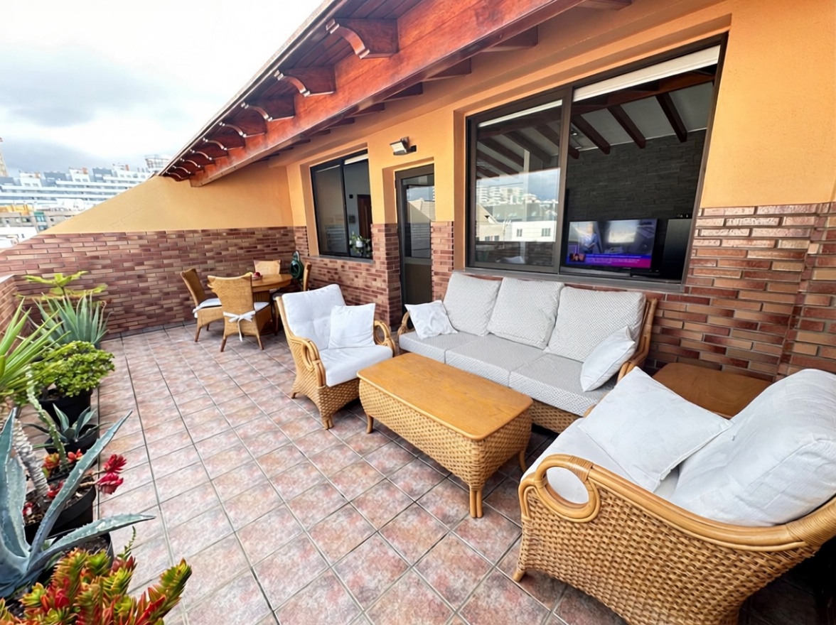 Beachfront duplex in Las Palmas de Gran Canaria — Sea terrace