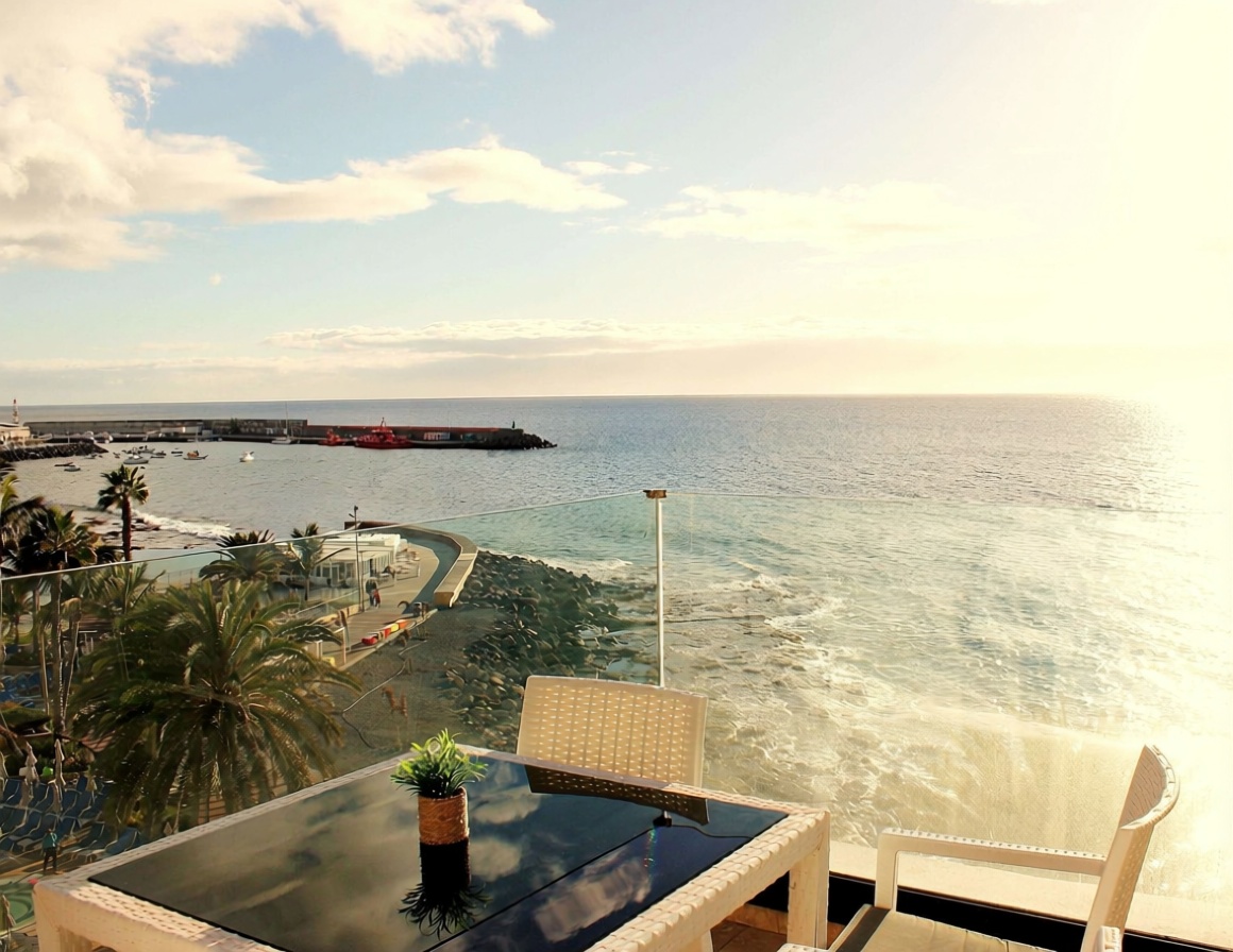 Beachfront flat in Mogán