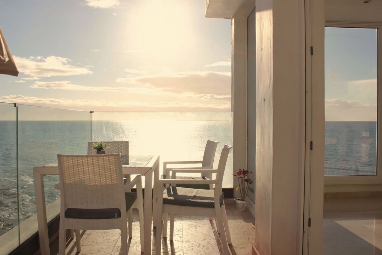 Beachfront flat in Mogán — Sea terrace