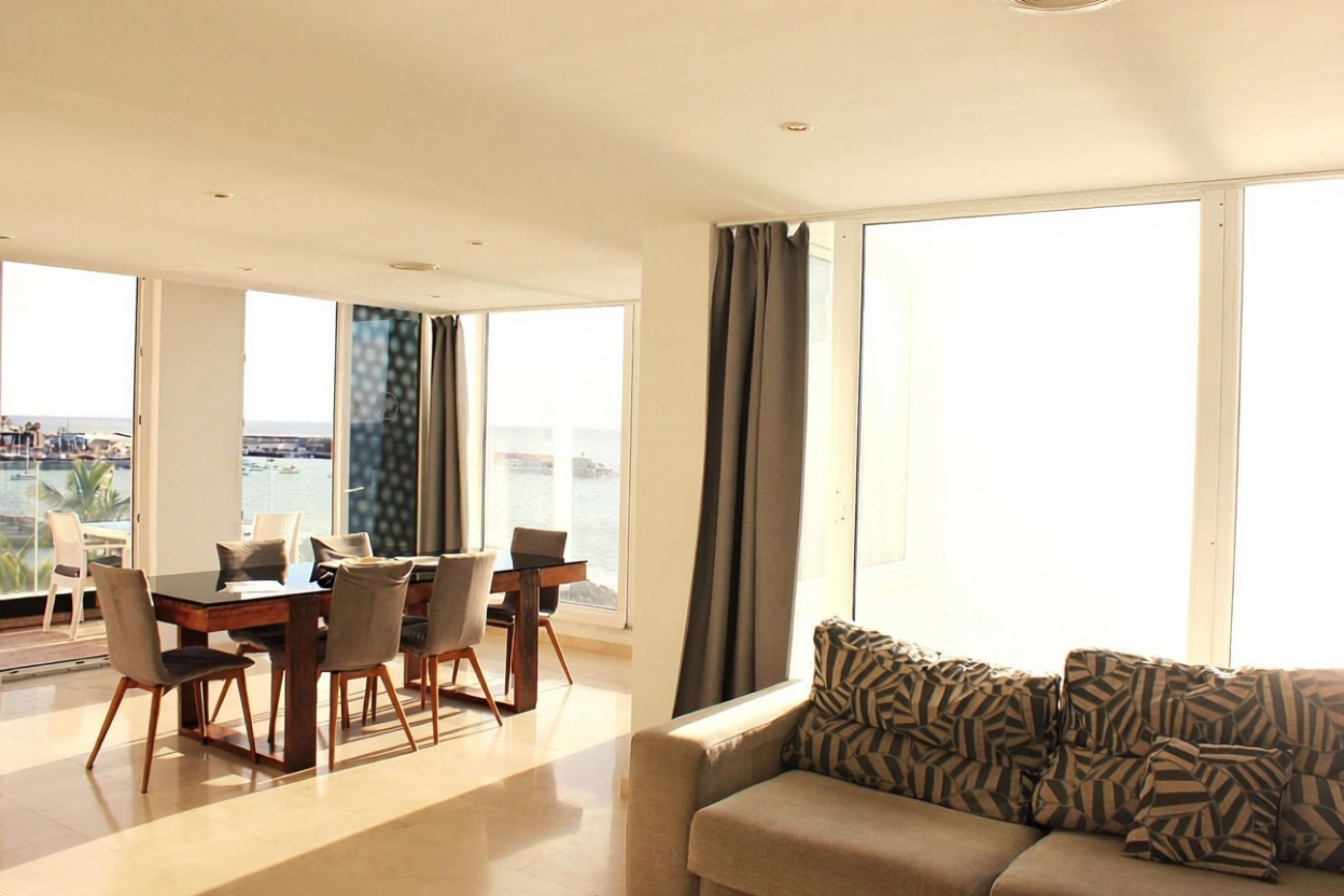 Beachfront flat in Mogán — Bathroom