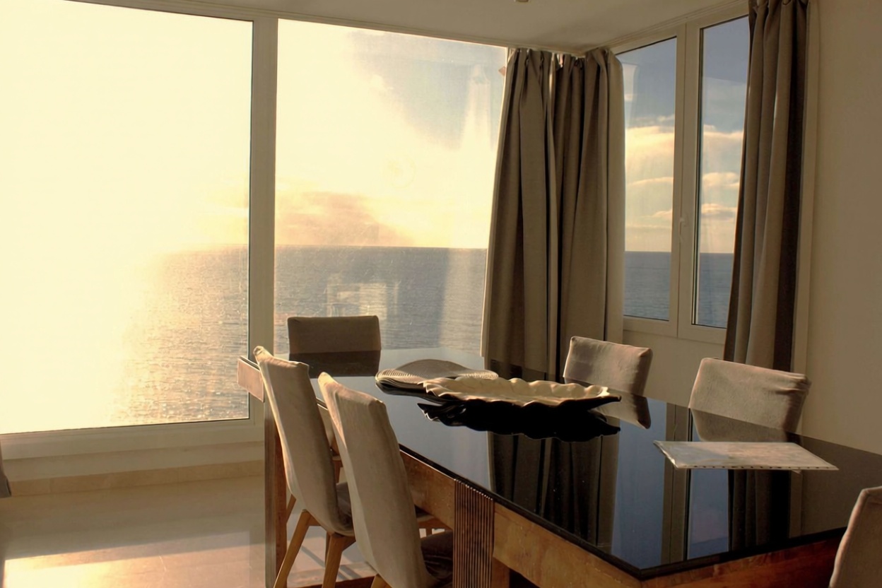 Beachfront flat in Mogán — Bathroom