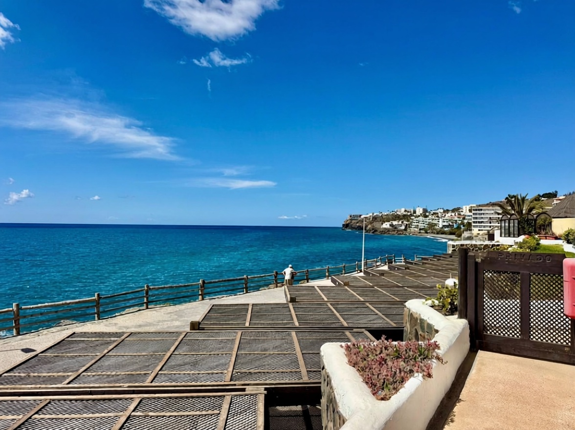 Beachfront flat in San Bartolomé de Tirajana