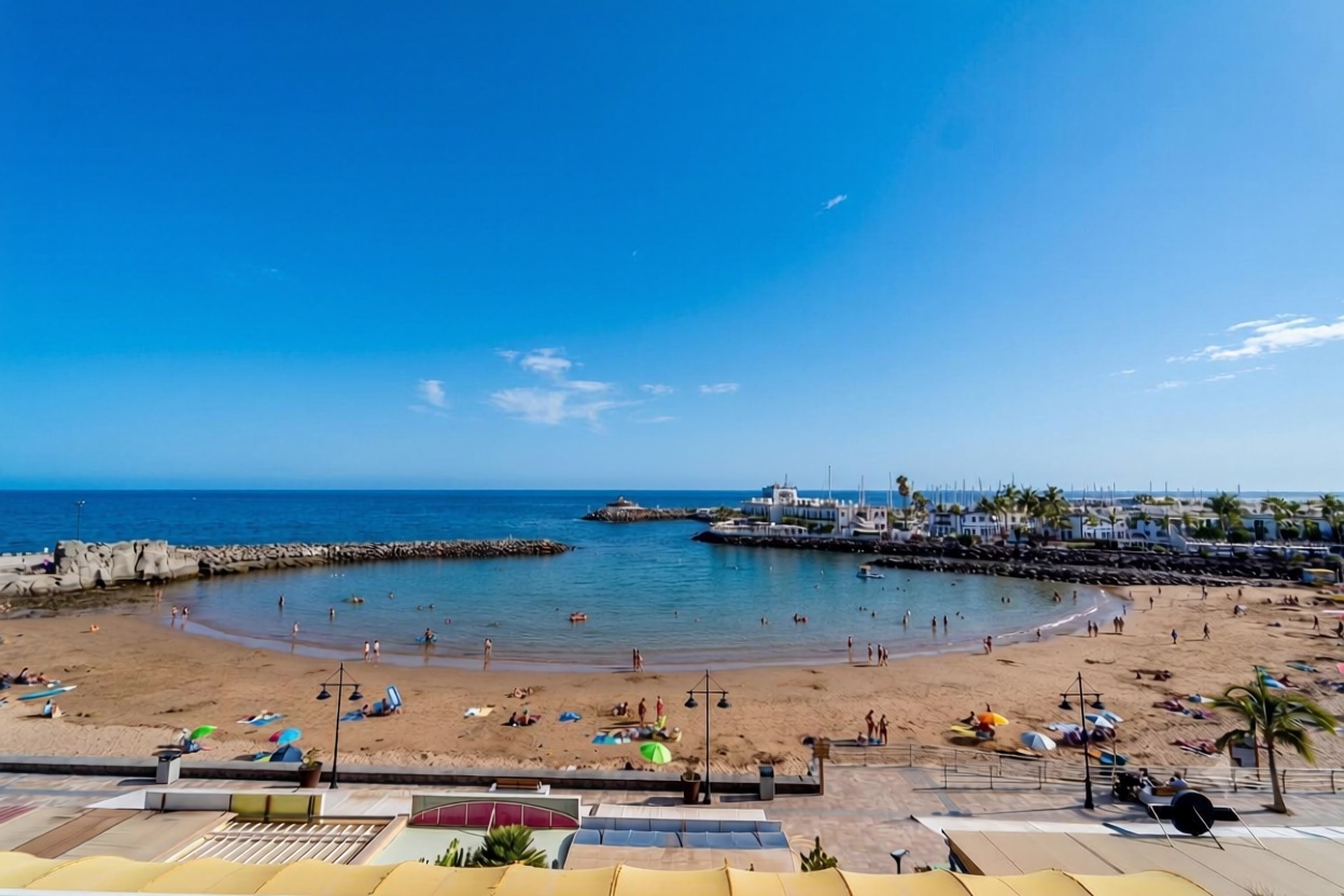 Appartement en attique en première ligne de mer à Mogán — Vue mer