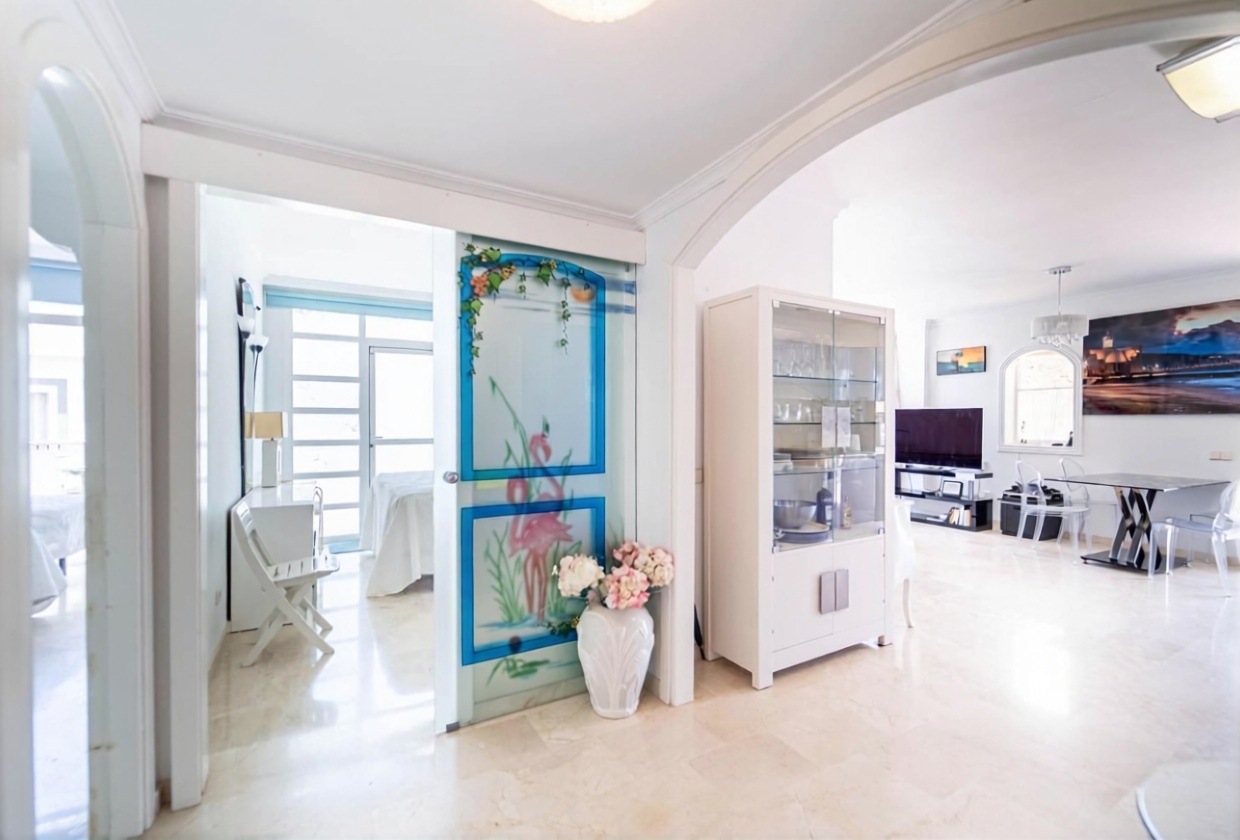 Appartement en attique en première ligne de mer à Mogán — Chambre