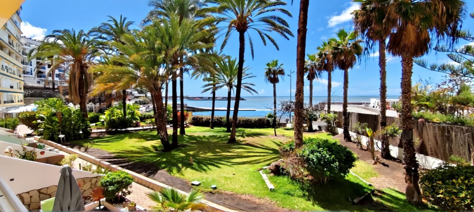 Appartement en première ligne de plage à Mogán — Vue mer